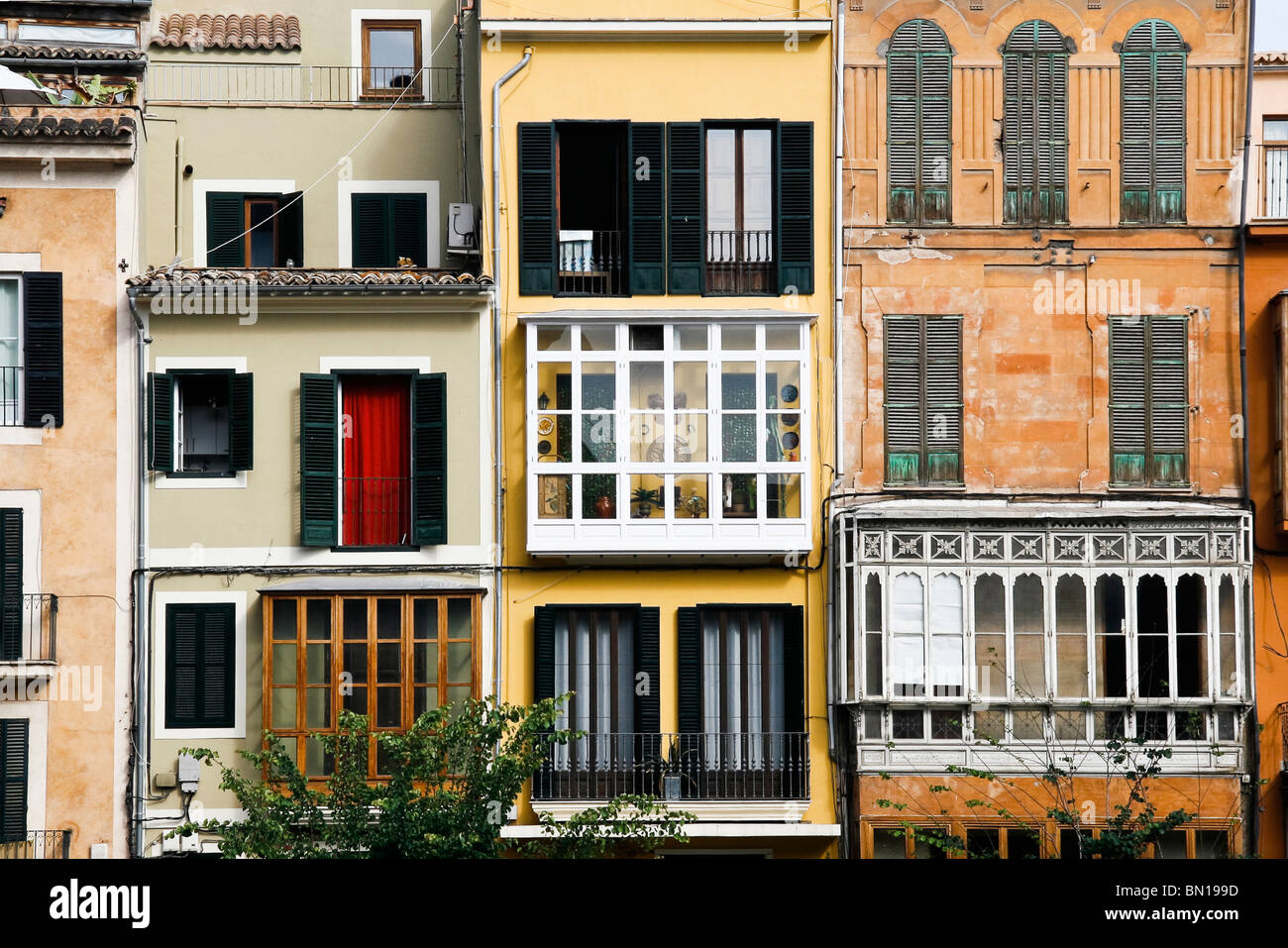 Bâtiments colorés dans la vieille ville historique de Palma, Majorque Banque D'Images
