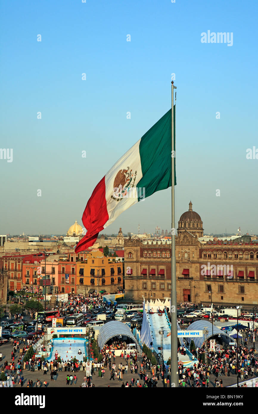 Place Zócalo et palais National, Mexico, Mexique Banque D'Images