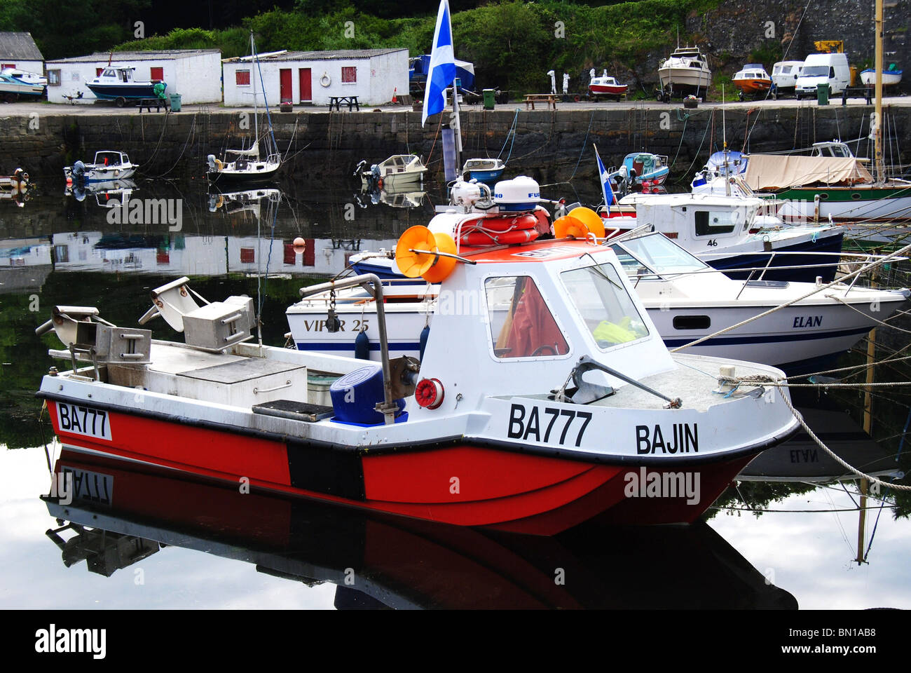 Les bateaux de plaisance de pêche du homard à Dunure Harbour South Ayrshire Banque D'Images