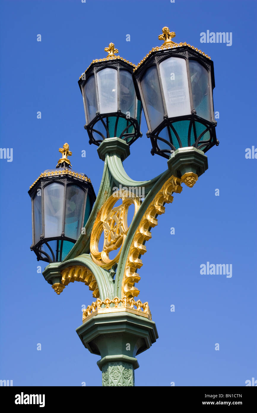 Des lampes, le pont de Westminster, Londres, Angleterre, Royaume-Uni, Europe Banque D'Images