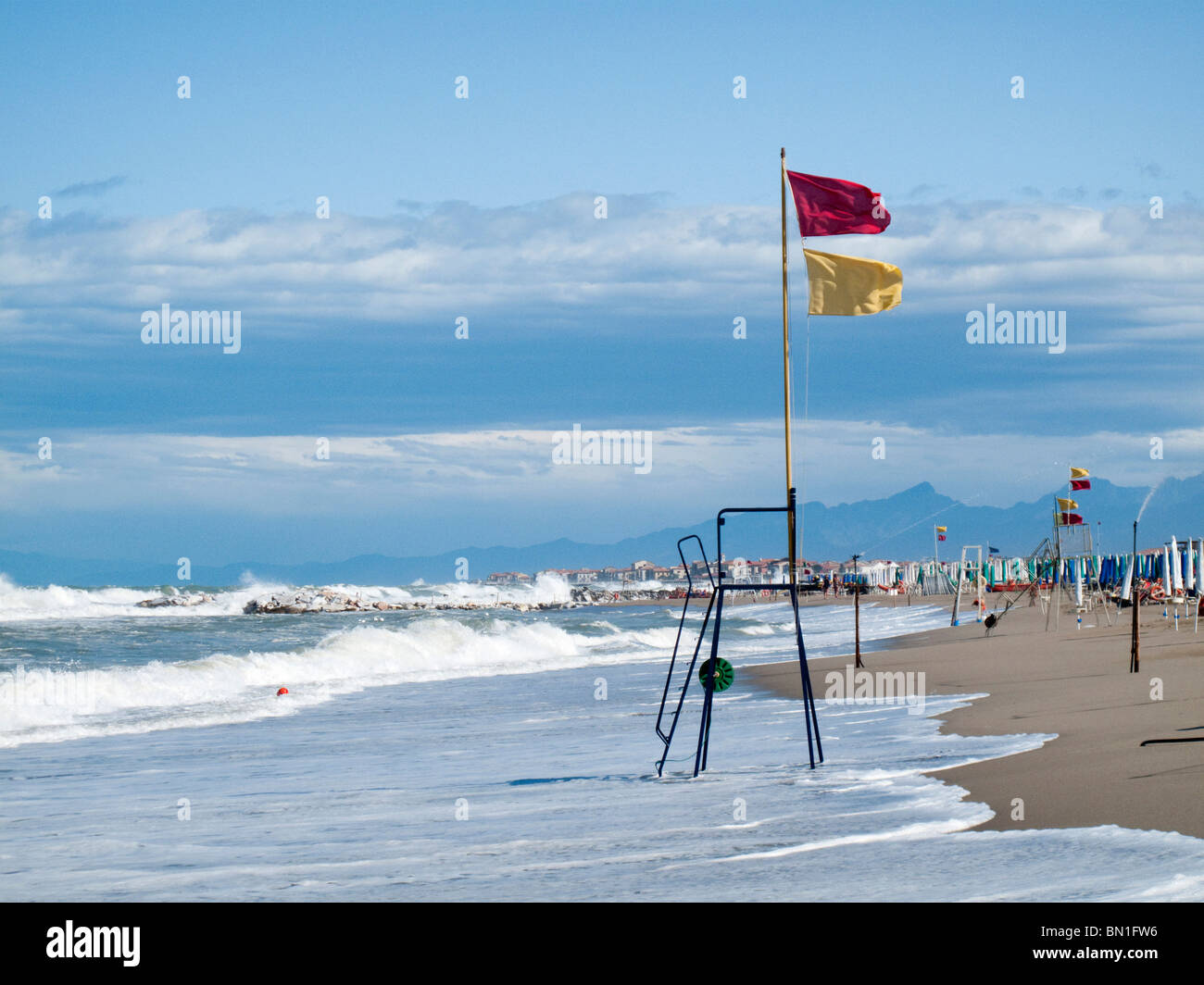 Plage A Tirrenia Pise Toscane Italie Europe Photo Stock Alamy
