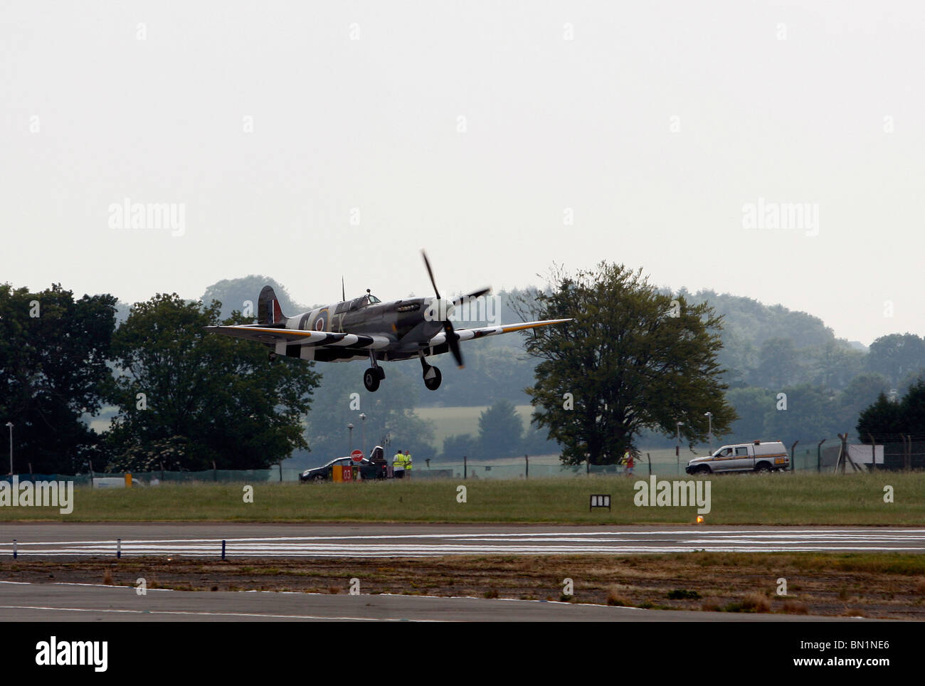 Un Spitfire de la seconde guerre mondiale vient de se poser à l'aéroport de Biggin Hill Kent en Angleterre Banque D'Images