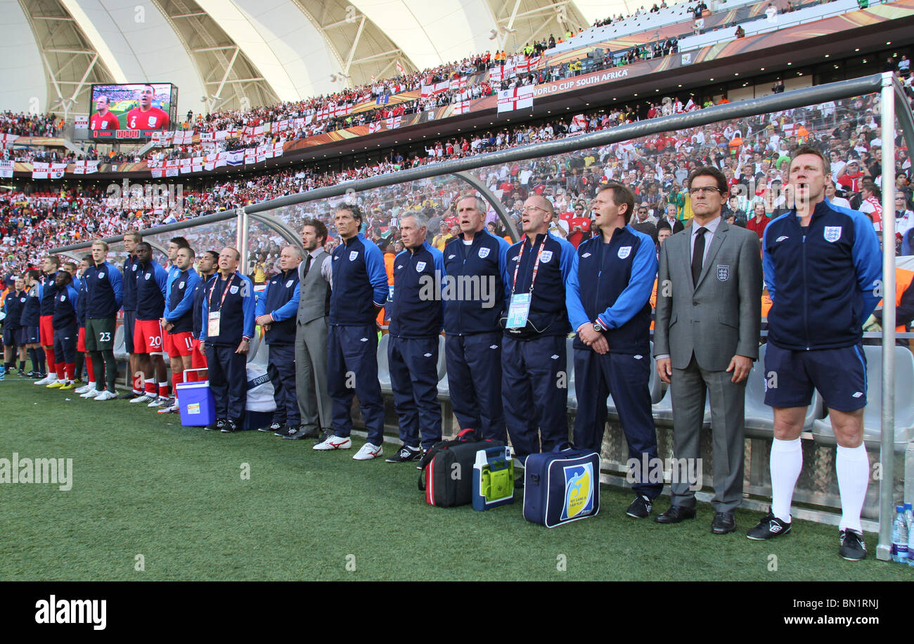 Banc ANGLAIS CHANTER UN NATIONAL SLOVÉNIE V ANGLETERRE NELSON MANDELA BAY STADIUM PORT ELIZABETH AFRIQUE DU SUD 23 Juin 2010 Banque D'Images