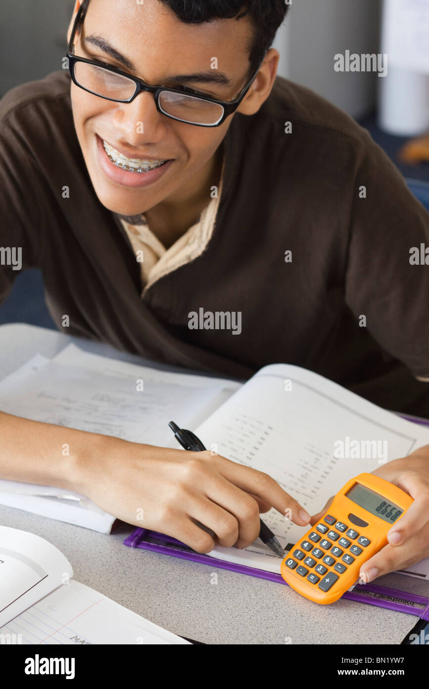 High school student using calculator Banque D'Images