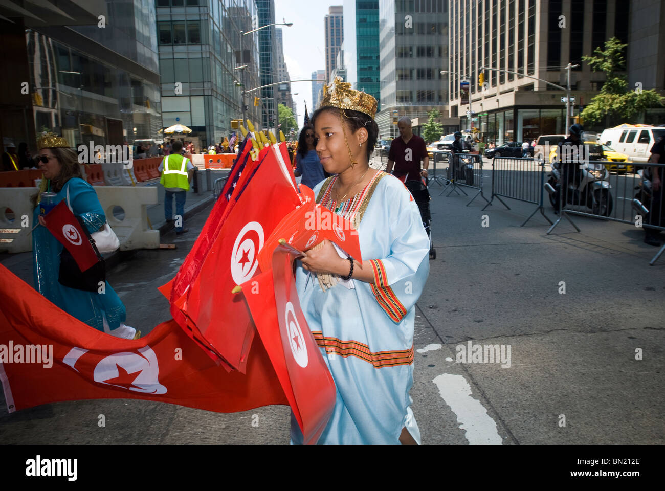 Un groupe de Tunisiens dans les marches les immigrants internationaux défilent à New York Banque D'Images