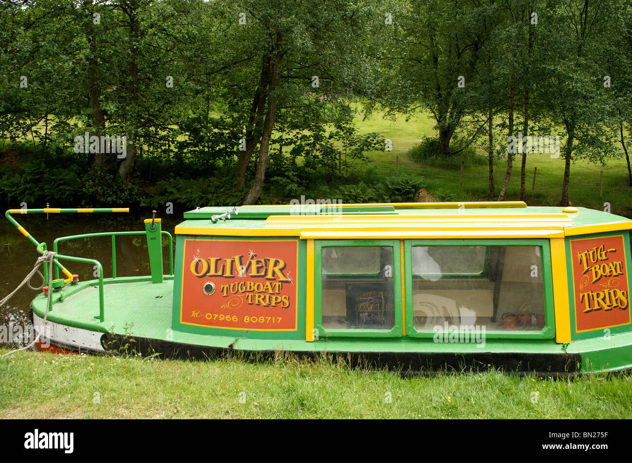 Des excursions en bateau sur le canal de Rochdale, Hebden Bridge, West Yorkshire, Angleterre Banque D'Images