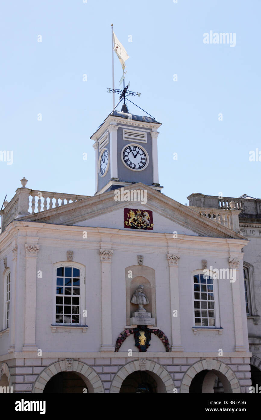 Façade de l'Hôtel de Ville et de l'Assemblée des chambres au-dessus du marché de pannier dans South Molton North Devon. Banque D'Images