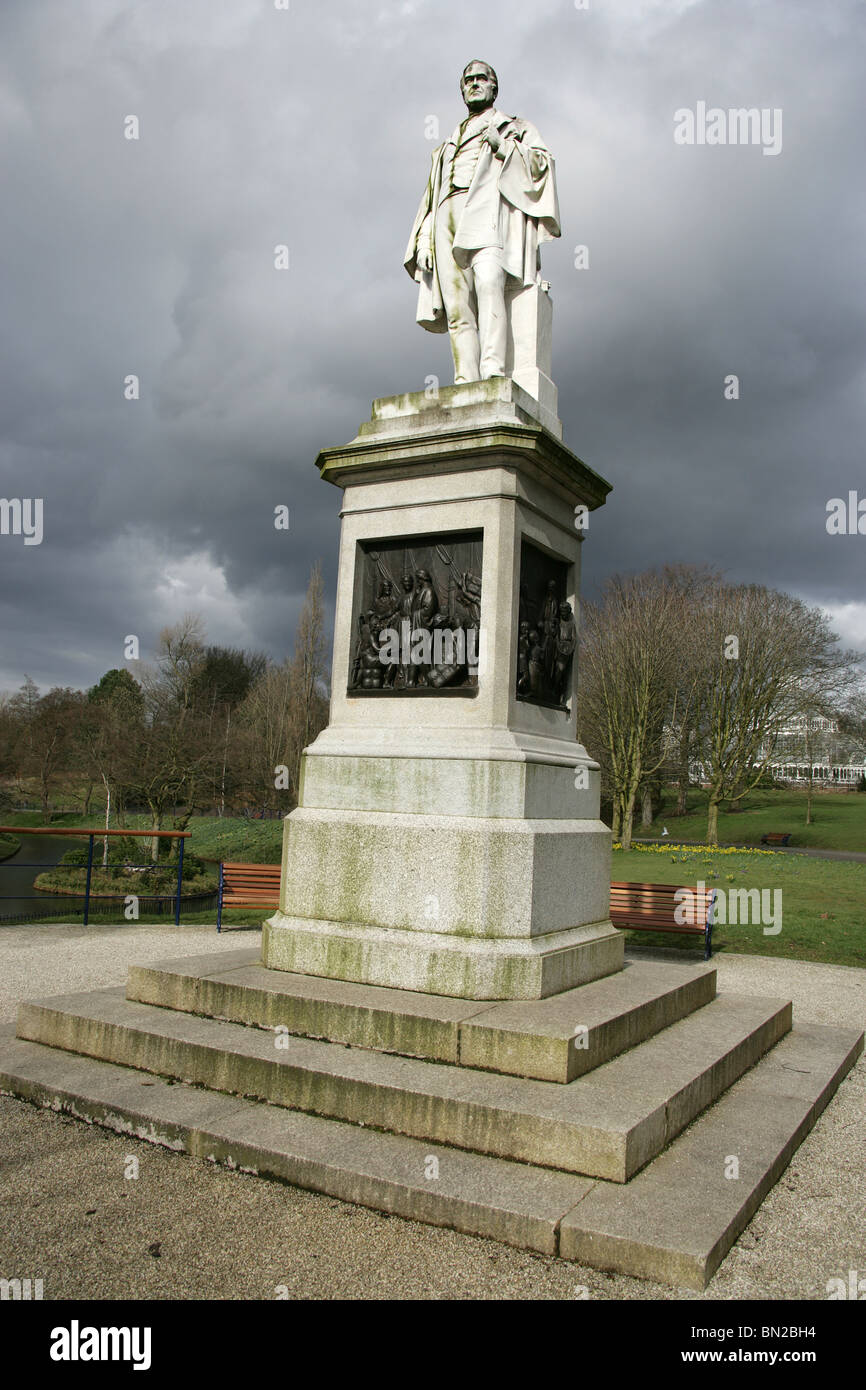 Ville de Liverpool, en Angleterre. Le Sir Thomas Brock sculpture de William Rathbone à Sefton Park. Banque D'Images