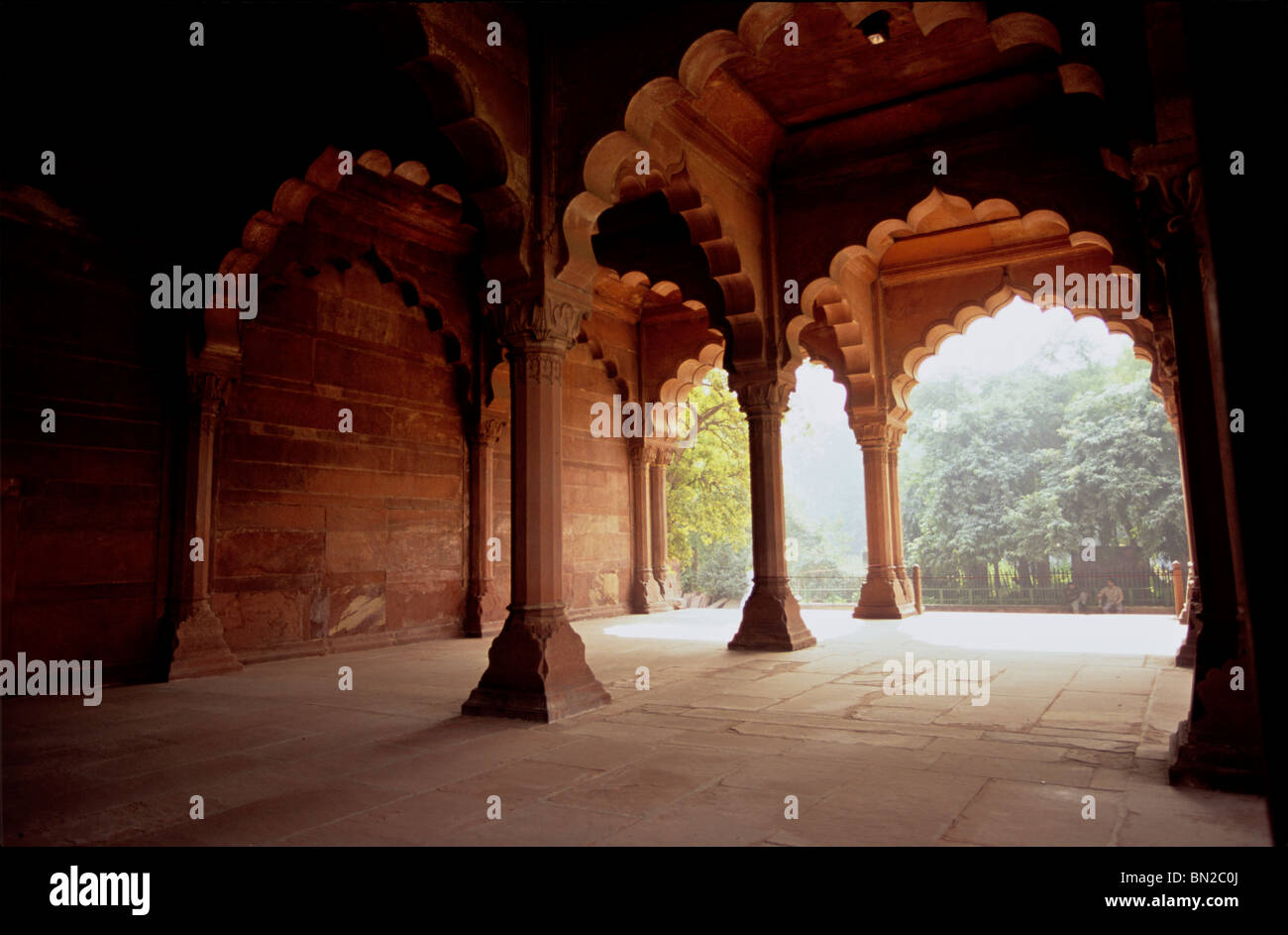 Le grès rouge a donné le nom de sa balustrade impériale Fort Rouge Lai Qila le siège du pouvoir Moghol jusqu'en 1857, le Old Delhi Inde Banque D'Images