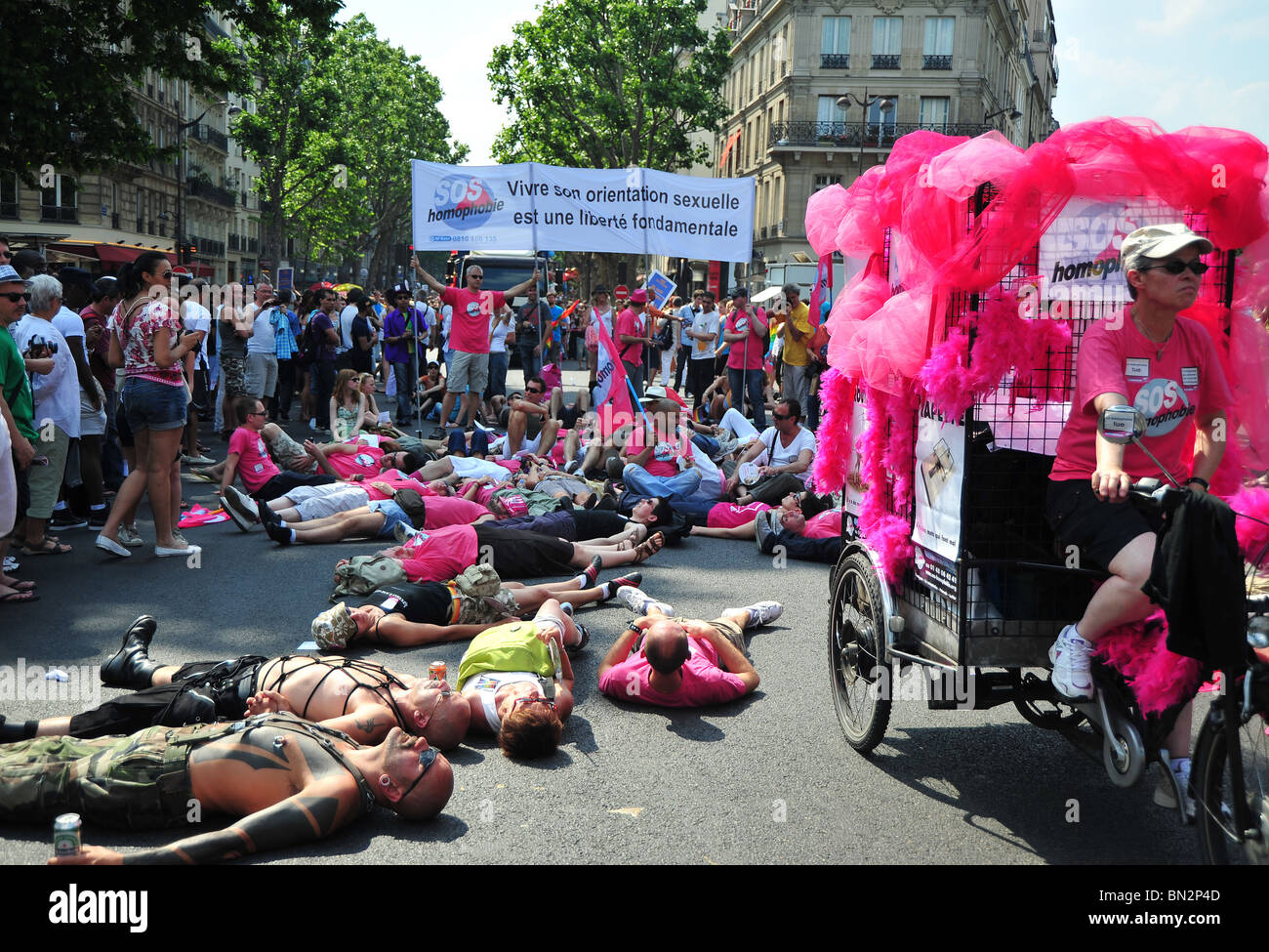 Gay Pride Parade à travers Paris, France Banque D'Images