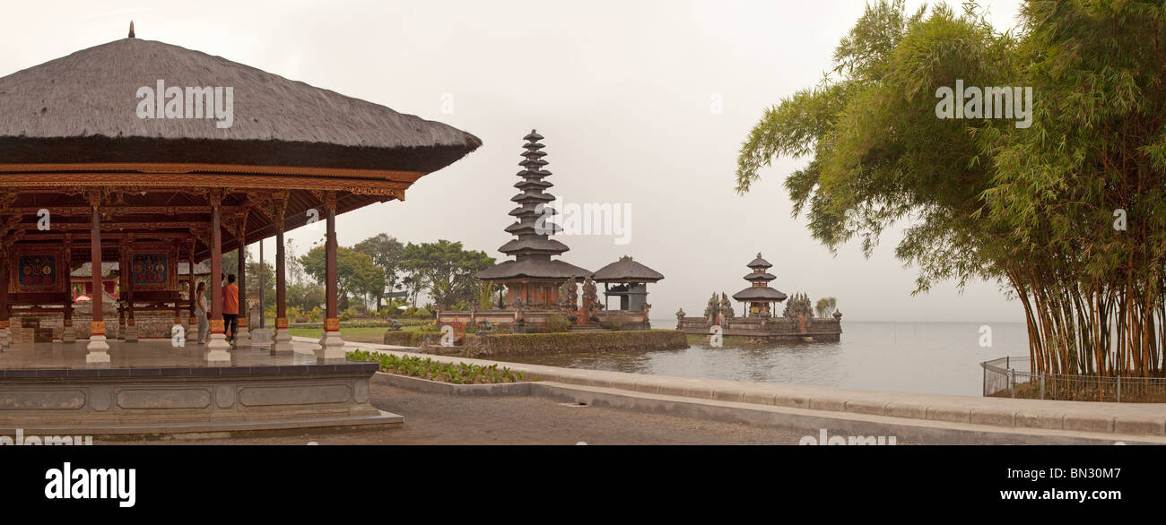 Pura Ulun Danu Bratan, ou Pura Bratan, Candi Kuning, temple de l'eau, Bali, Indonésie, lumière du soir Banque D'Images