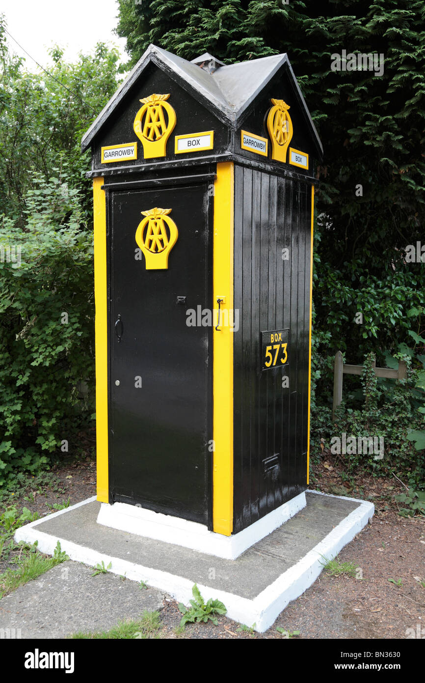 Vieux téléphone d'urgence AA fort No 573 à Garrowby près de Stamford Bridge, East Riding of Yorkshire, Angleterre, Royaume-Uni. Banque D'Images