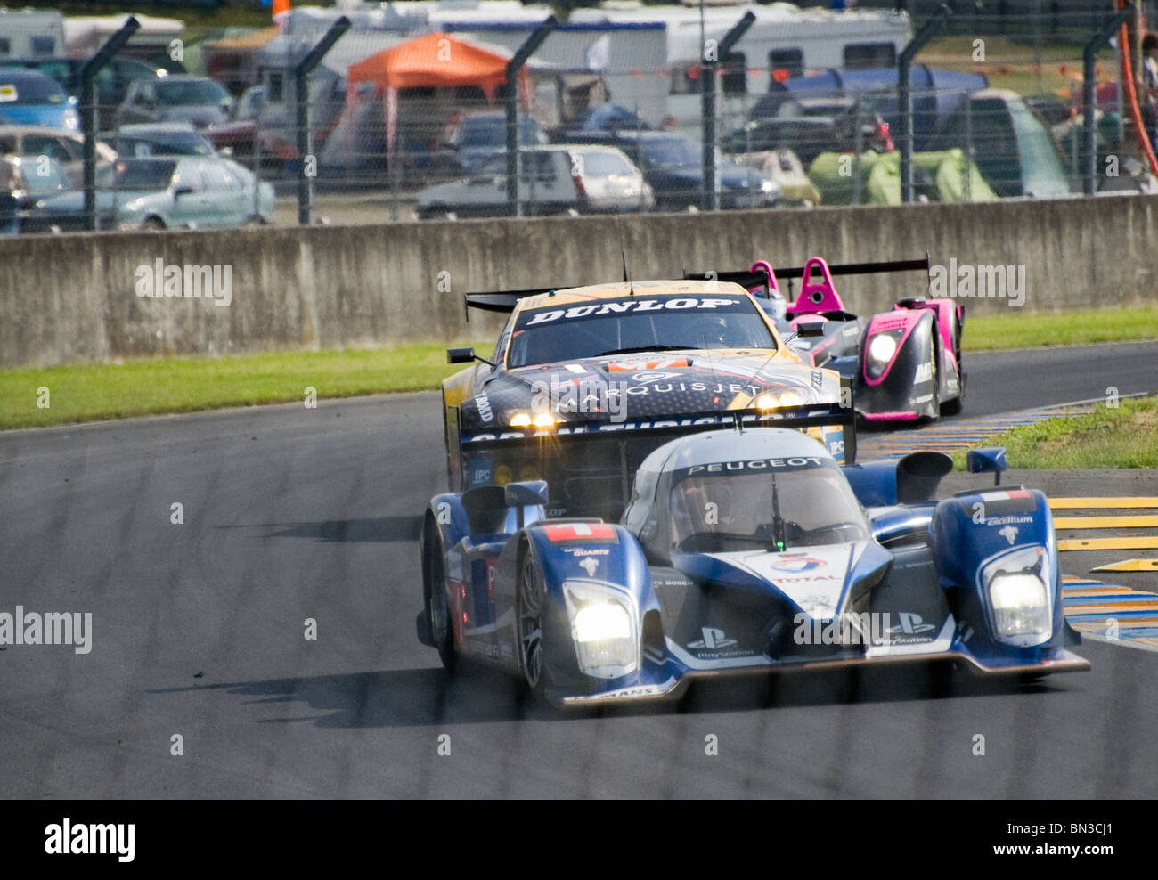 LM1 Les voitures de course au 2010 24 Heures du Mans Banque D'Images