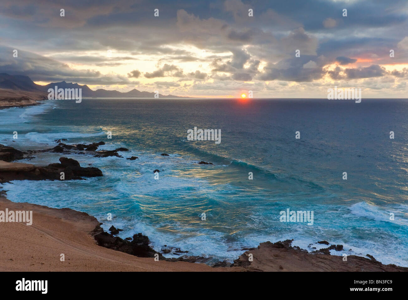 Côte de Costa Calma au coucher du soleil, Fuerteventura, Espagne Banque D'Images