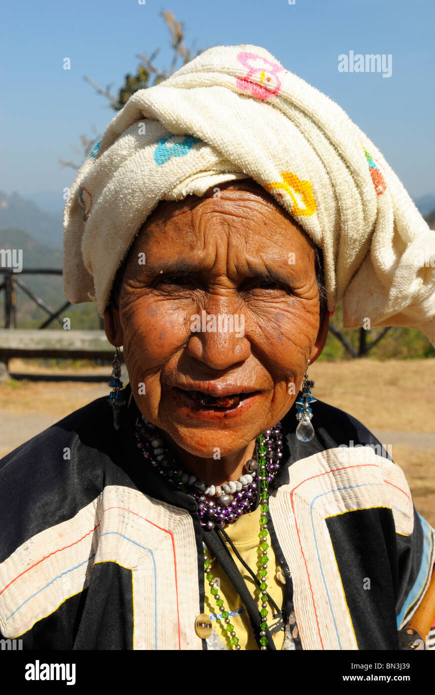 Portrait de femme Lahu Noir, hill tribu de Mae Hong Son, dans le Nord de la Thaïlande, Asie Banque D'Images