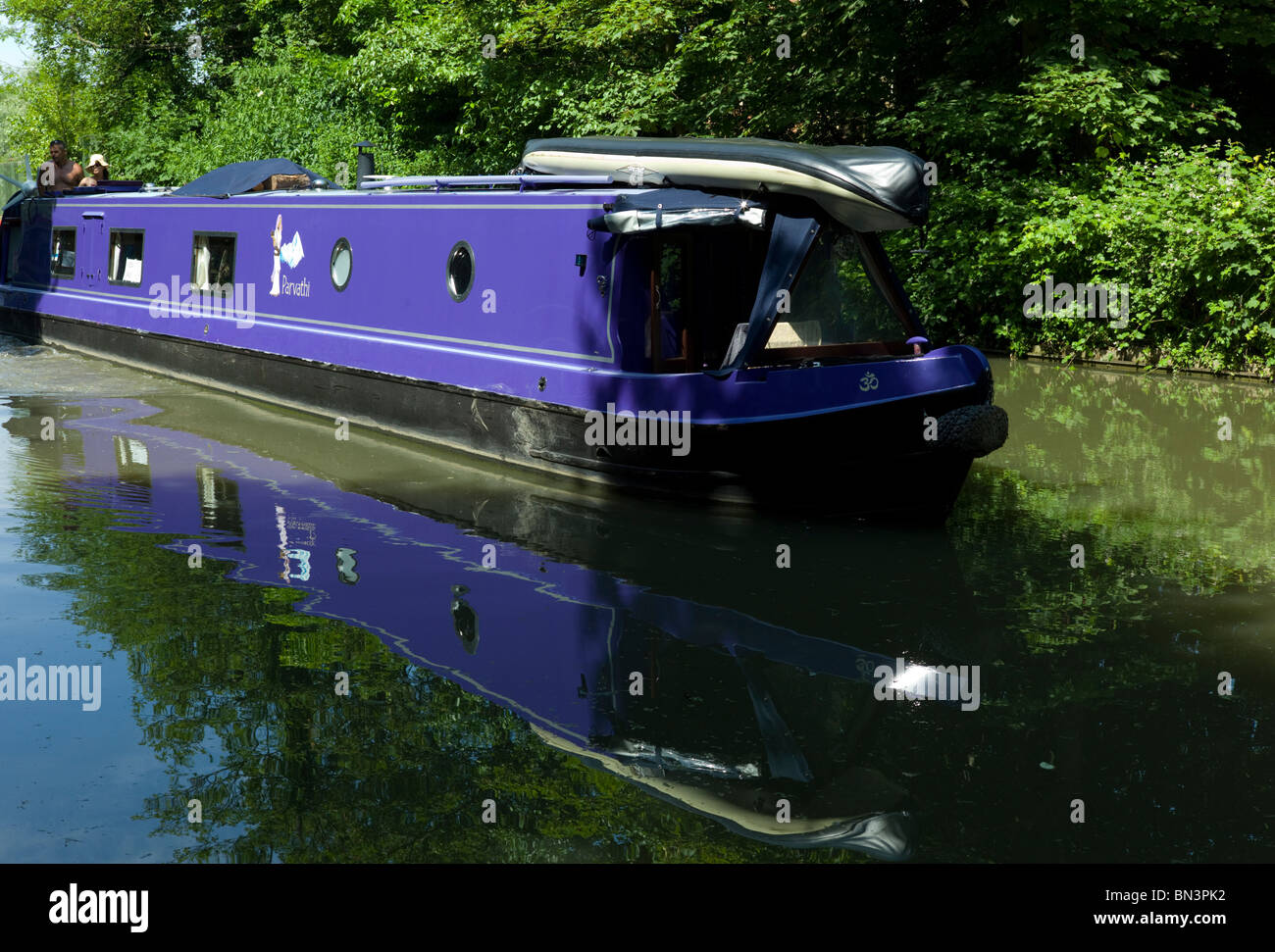 Une péniche croisière sur la rivière Isis à Oxford Banque D'Images