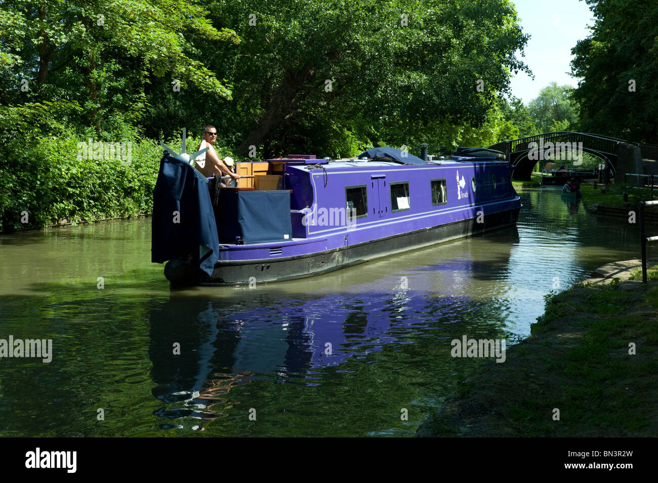 Une péniche croisière sur la rivière Isis à Oxford Banque D'Images