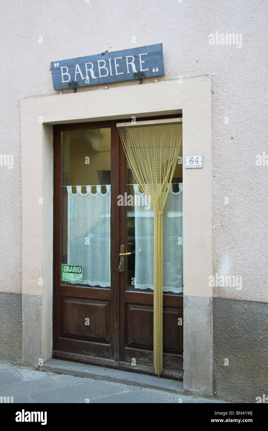 Une boutique de coiffeur, Rocca d'Orcia, Val d'Orcia, Toscane, Italie Banque D'Images