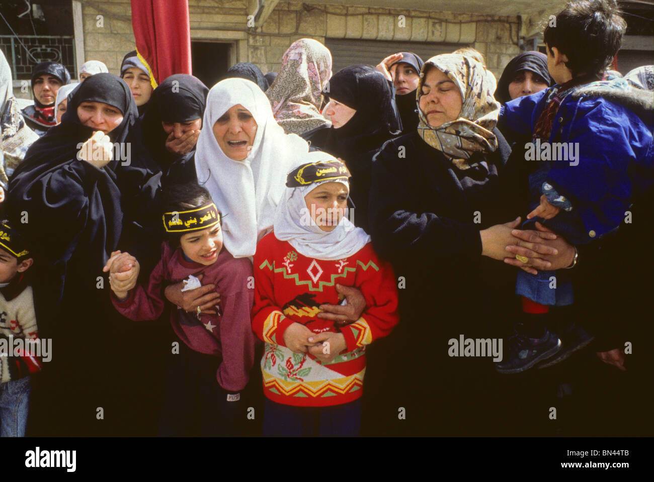 Les funérailles d'un membre du Hezbollah au Sud Liban en 1997 Banque D'Images