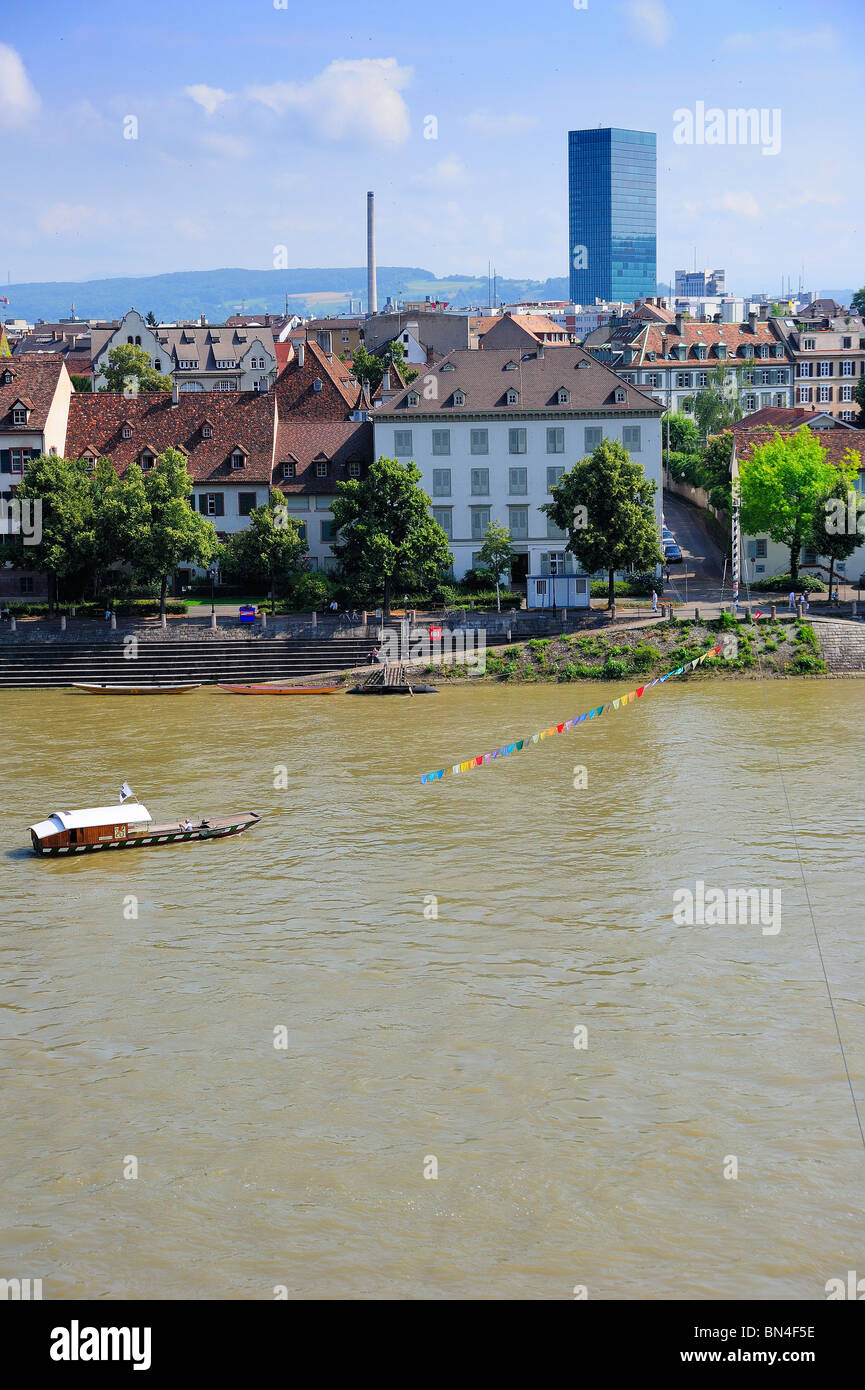 Bac à câble sur le Rhin à Bâle (Suisse) de la balle Banque D'Images