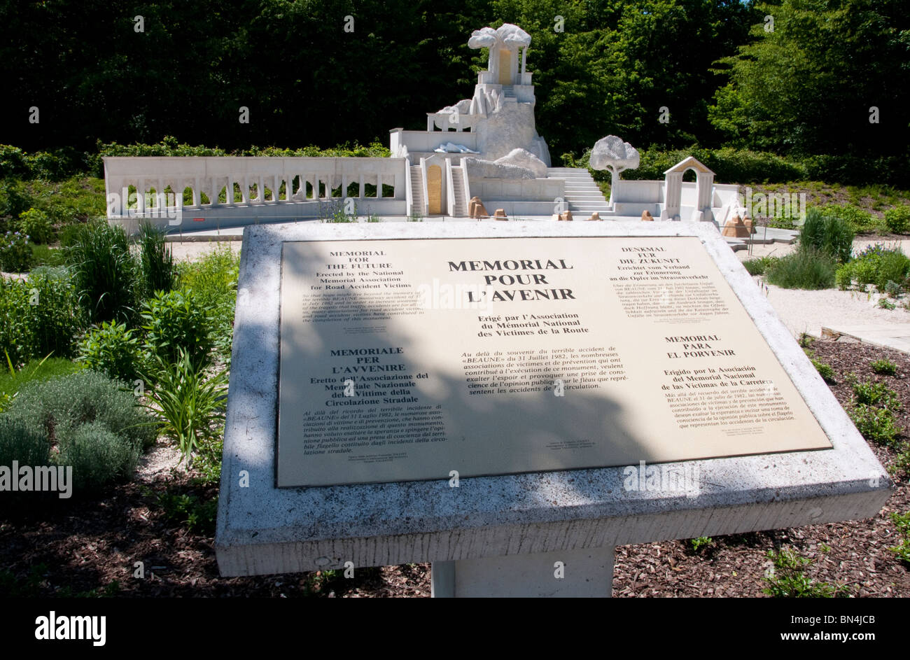 Monument aux victimes de la route française - voir la description pour plus de détails. Banque D'Images