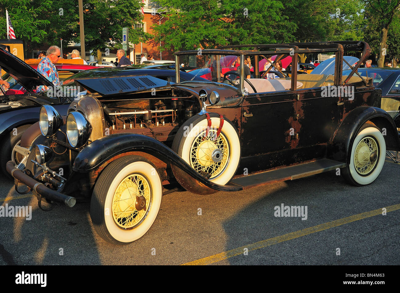 Vieux à Auburn car show dans le besoin de tendresse. Banque D'Images Vieux à Auburn car show dans le besoin de tendresse. Banque D'Images