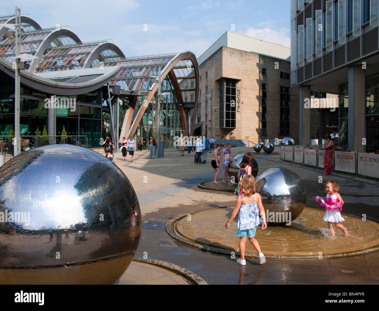 La Place du Millénaire et des jardins d'hiver Sheffield Banque D'Images