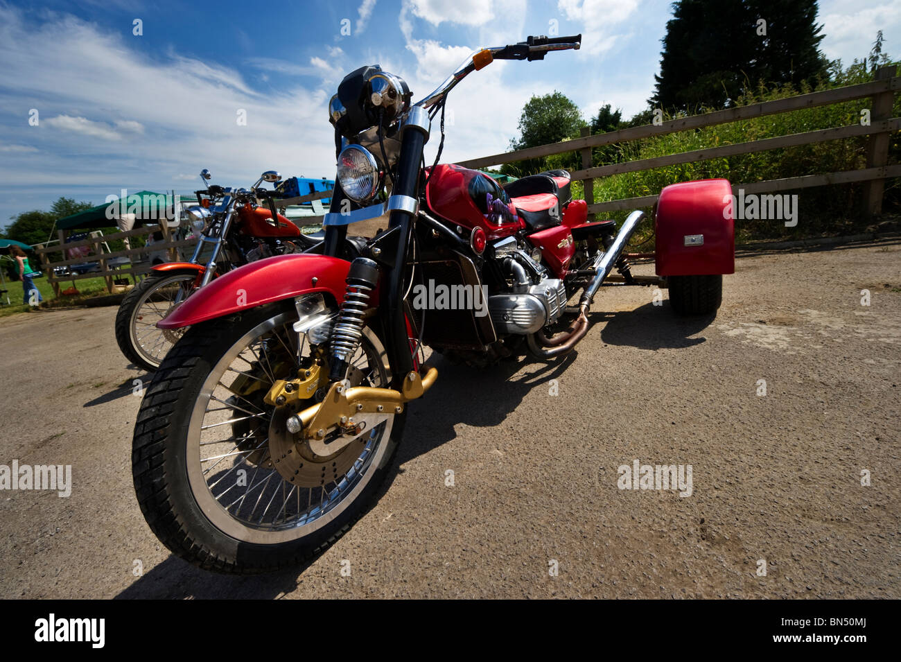 Un vélo, un spécialiste construit trois roues moto à une voiture classique et bike show dans le Buckinghamshire UK Banque D'Images