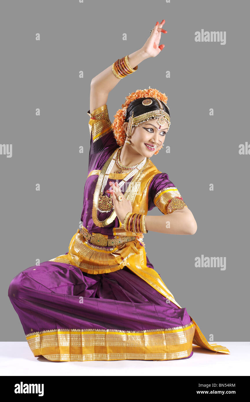 Une pose d'alaripu (une danse à Bharat Natyam) Banque D'Images