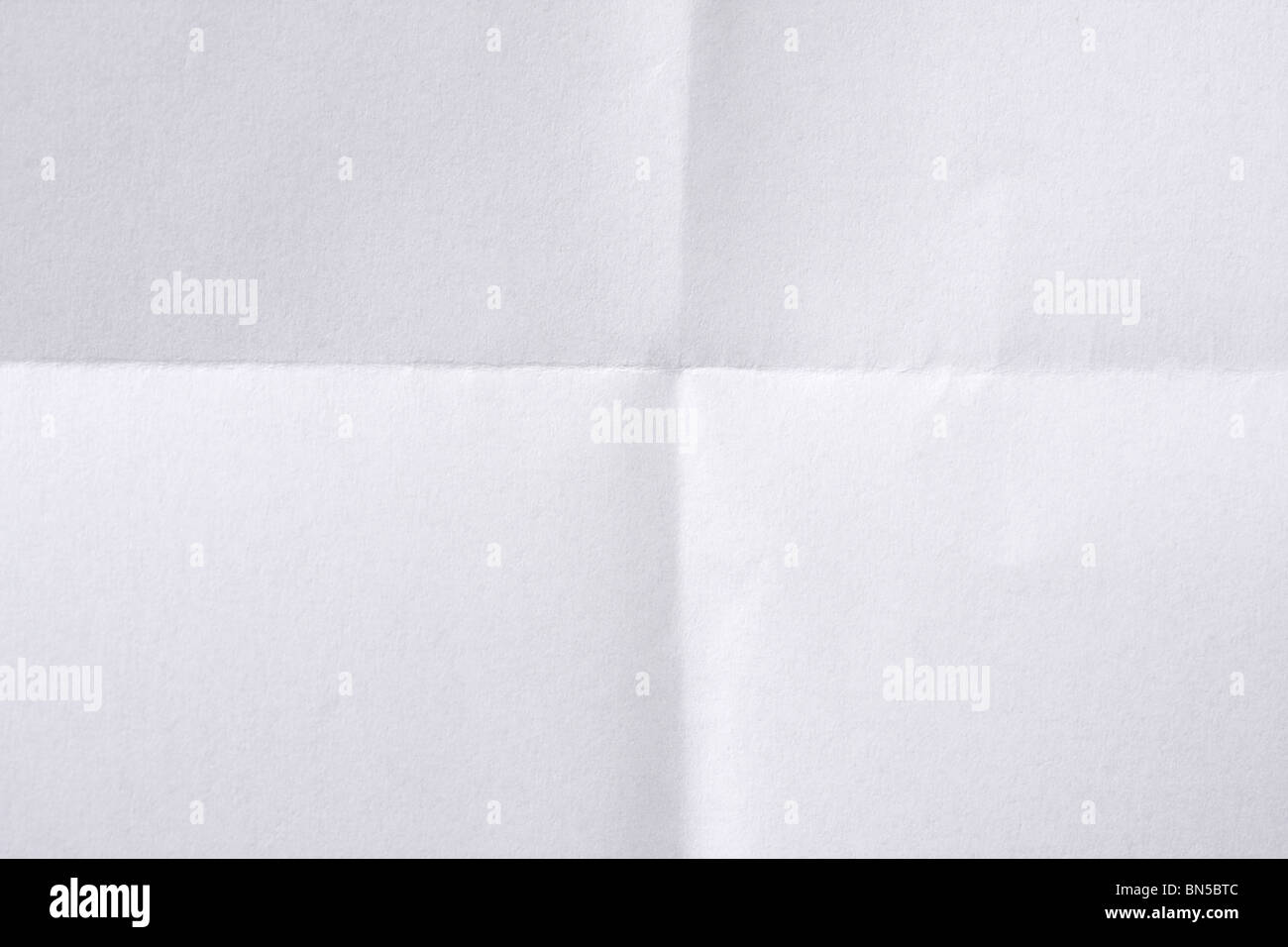 Plié et froissé du papier blanc Banque D'Images