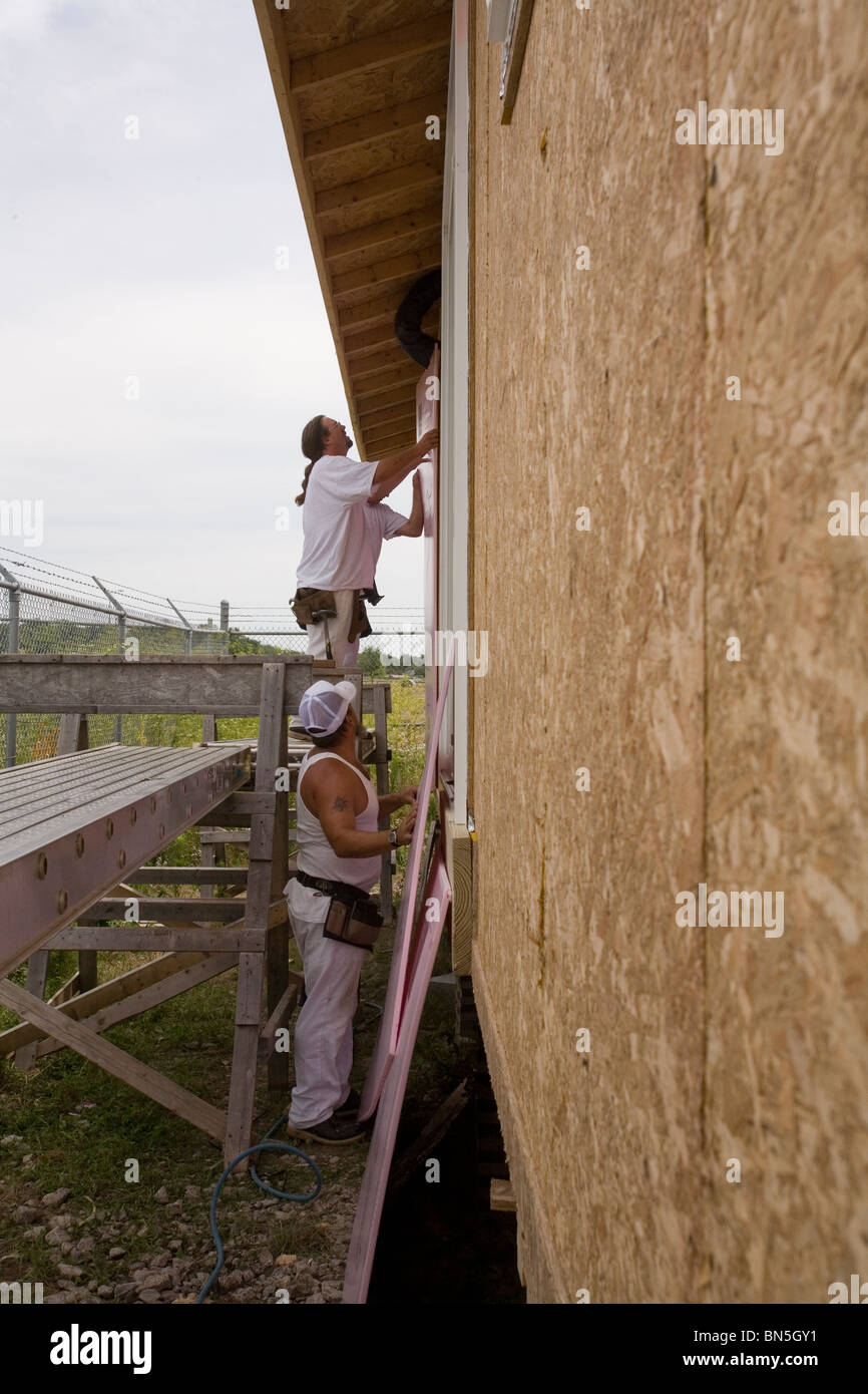 Les détenus travaillant dans la construction du programme. Les maisons sont construites et offerts aux familles à faible revenu à un escompte. Nebraska State stylo. Banque D'Images