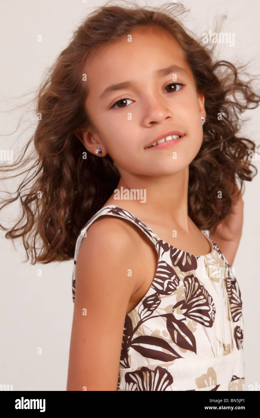 Cute Hispanic young girl close up Banque D'Images