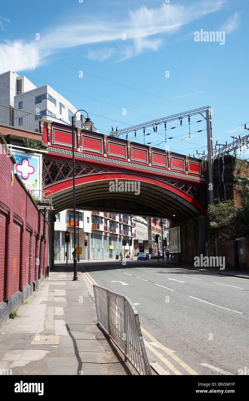 Viaduc Ferroviaire de Cambridge Street près de Oxford Road Station Manchester UK Banque D'Images