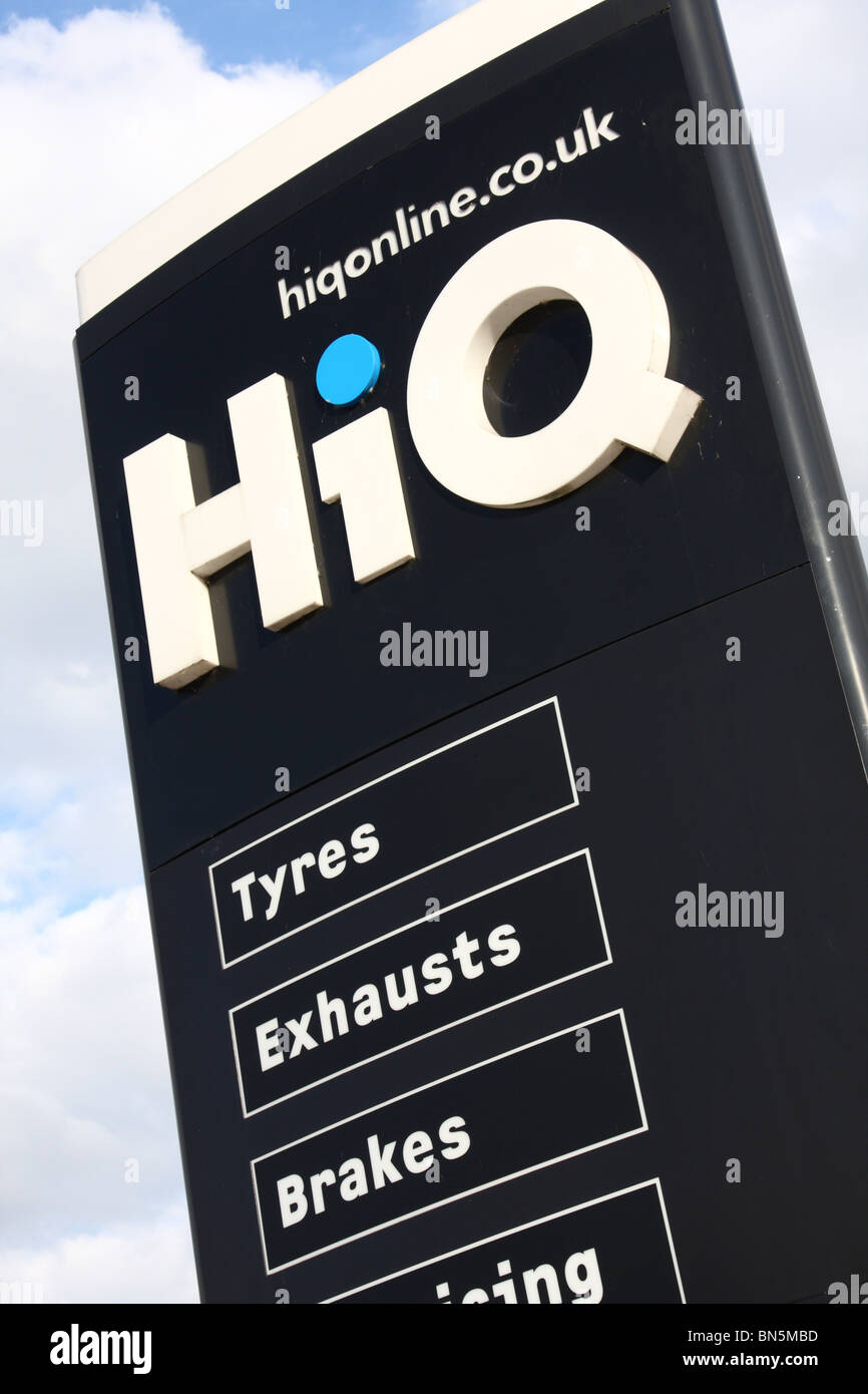 Centre de service automobile HiQ dans une ville du Royaume-Uni. Banque D'Images Centre de service automobile HiQ dans une ville du Royaume-Uni. Banque D'Images