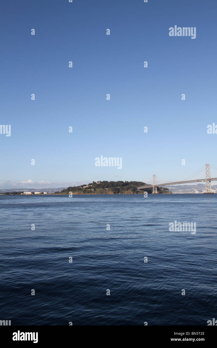 L'île de Yerba Buena et le Bay Bridge, San Francisco, Californie. Banque D'Images