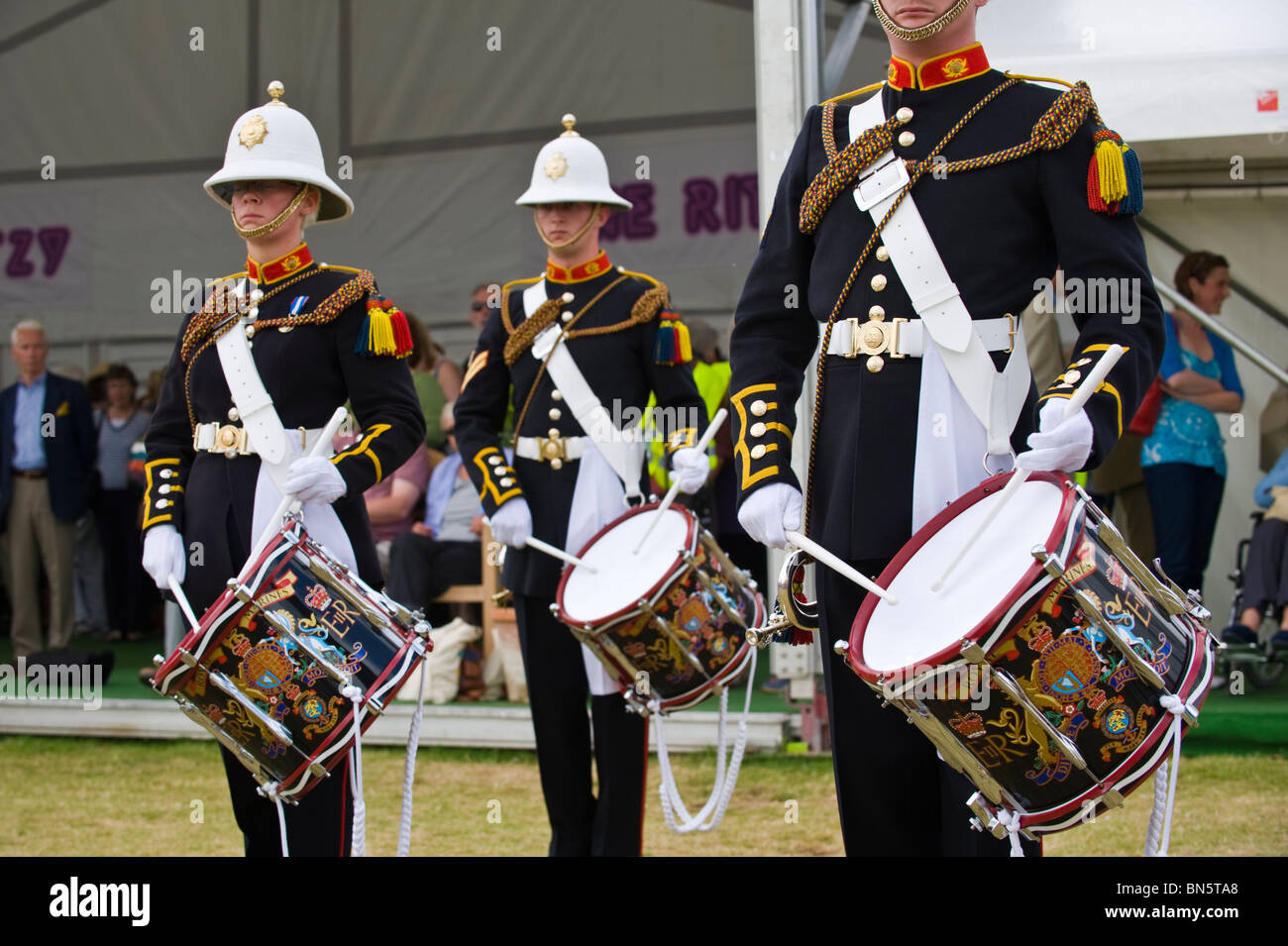 Royal Marines Corps de tambours de la CCT à Lympstone Hay Festival 2010 Hay-on-Wye Powys Pays de Galles UK Banque D'Images