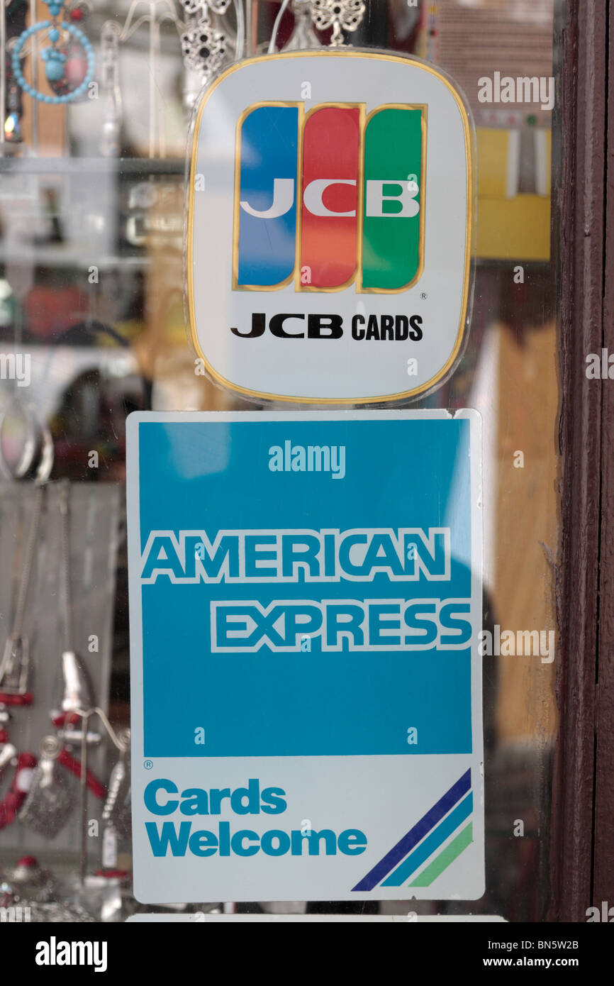 Carte de crédit annonces dans une vitrine dans Cordoba Andalousie Espagne Europe Banque D'Images