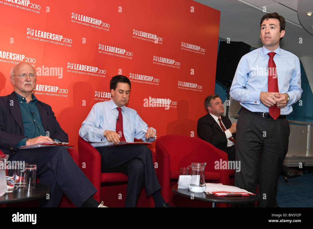 Andy Burnham, candidat à la direction du Parti du travail abordant les membres du parti à l'élection à Cardiff South Wales UK Banque D'Images