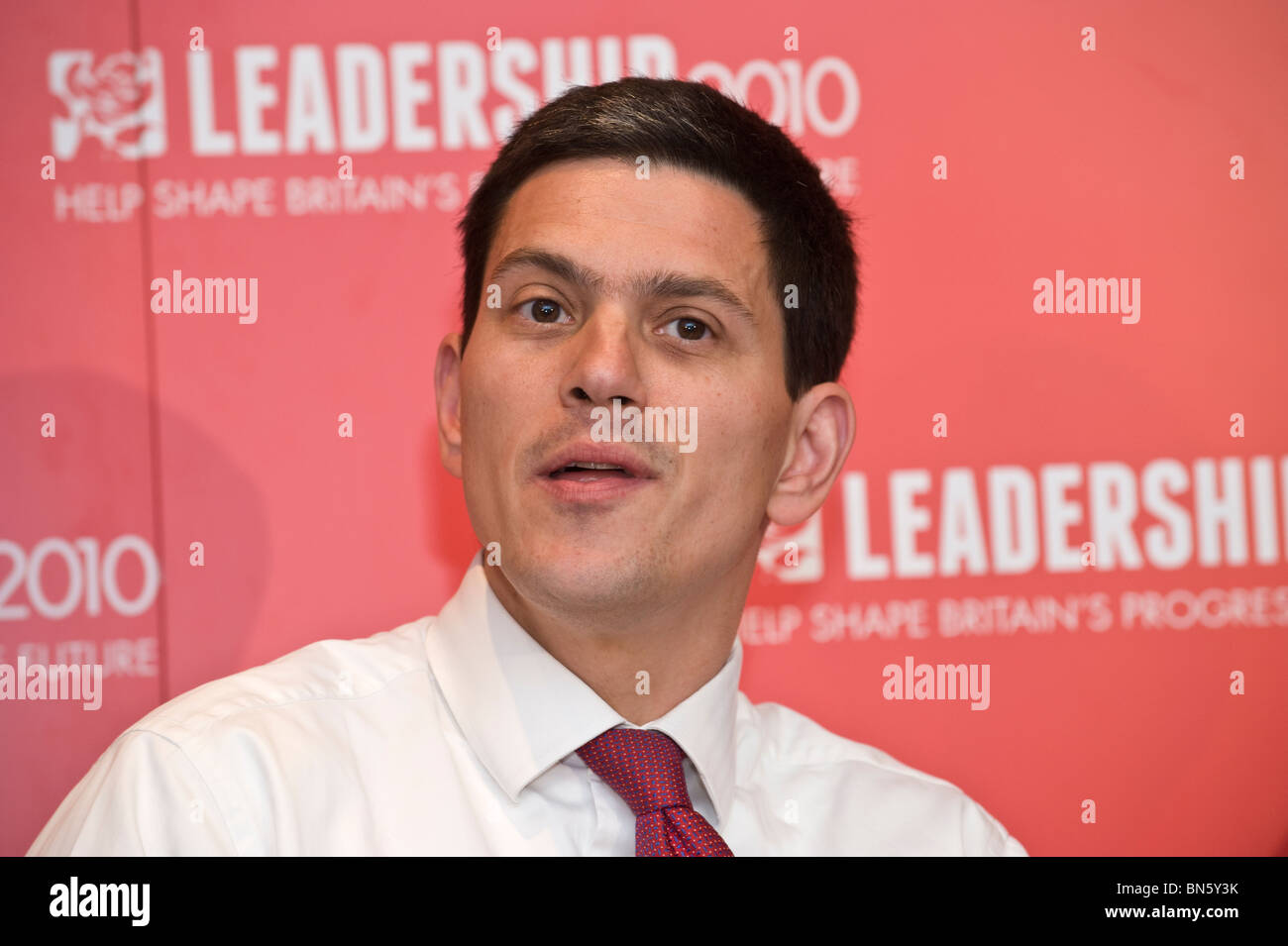 David Miliband, candidat à la direction du Parti du travail abordant les membres du parti à l'élection à Cardiff South Wales UK Banque D'Images