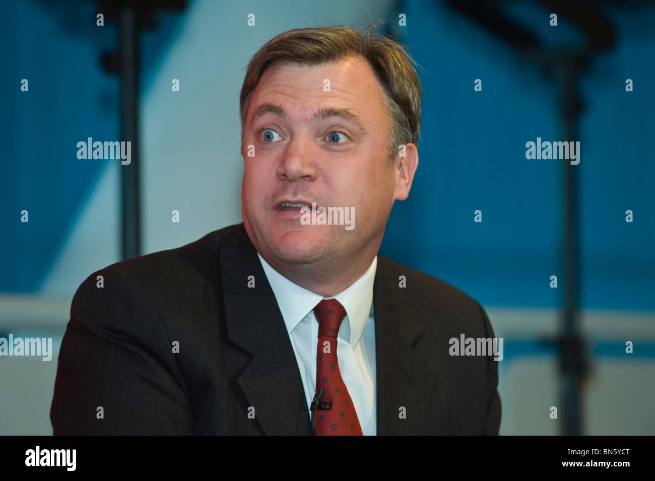 Ed Balls candidat pour la direction du Parti du travail abordant les membres du parti à l'élection à Cardiff South Wales UK Banque D'Images