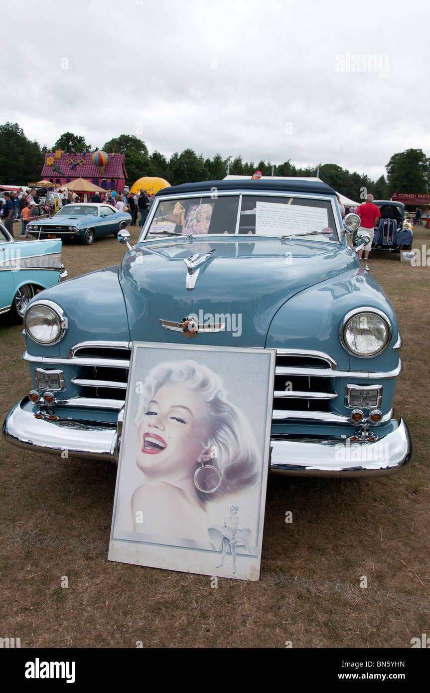 L'avant d'une voiture 1950 Chrysler Windsor coupé à un American car show le 4 juillet 'Independence Day' dans le parc Tatton, Cheshire. Banque D'Images