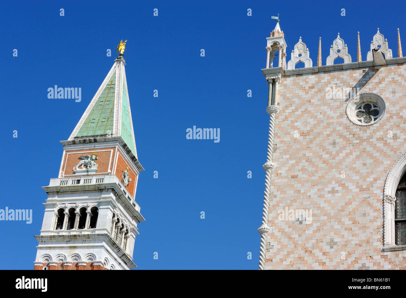 Le Palais des Doges et le campanile de San Marco, Venise Banque D'Images