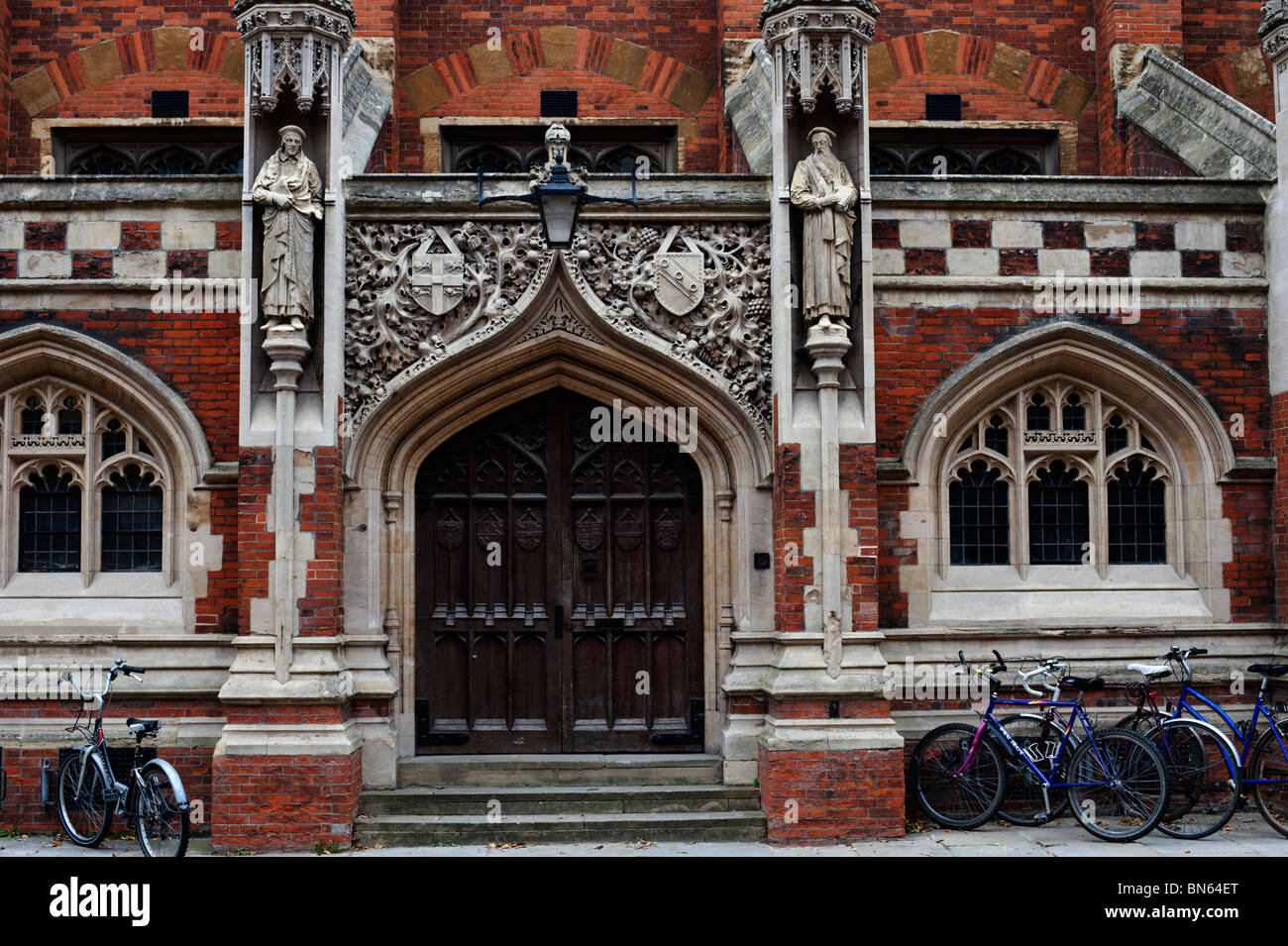 Porte avant et des vélos à Pembroke College, Cambridge Banque D'Images