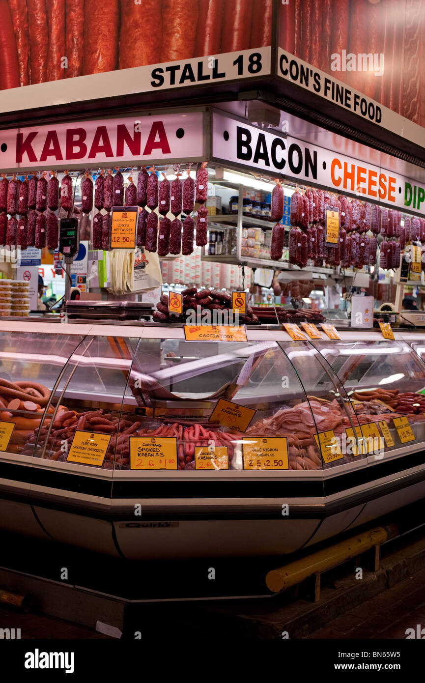 18 Décrochage, Conn's Fine Foods, la vente de charcuteries, fromages, viandes fumées et au marché central d'Adélaïde, Australie du Sud Banque D'Images