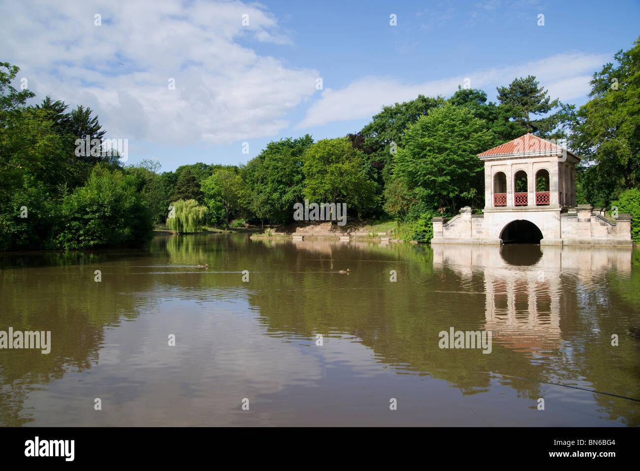Birkenhead Park est un parc public dans le centre de Birkenhead, sur la Péninsule de Wirral, L'Angleterre. Il a été conçu par Joseph Paxton Banque D'Images