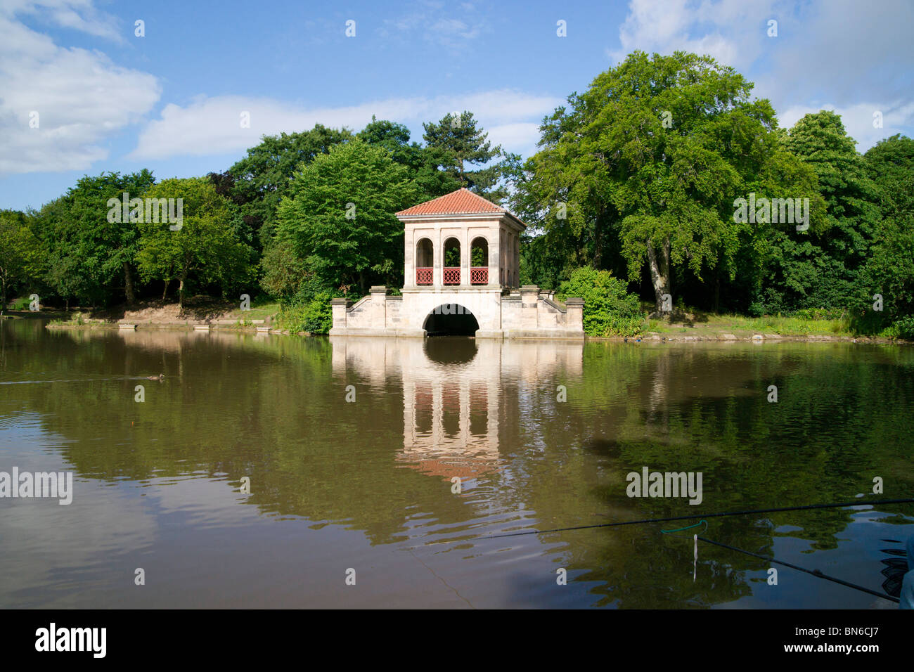 Birkenhead Park est un parc public dans le centre de Birkenhead, sur la Péninsule de Wirral, L'Angleterre. Il a été conçu par Joseph Paxton Banque D'Images