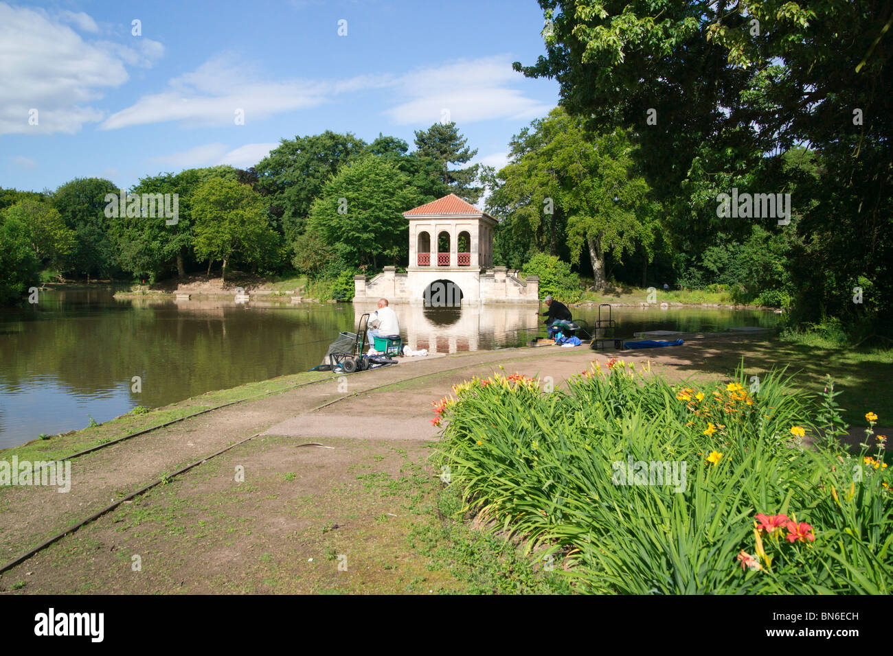 Birkenhead Park est un parc public dans le centre de Birkenhead, sur la Péninsule de Wirral, L'Angleterre. Il a été conçu par Joseph Paxton Banque D'Images