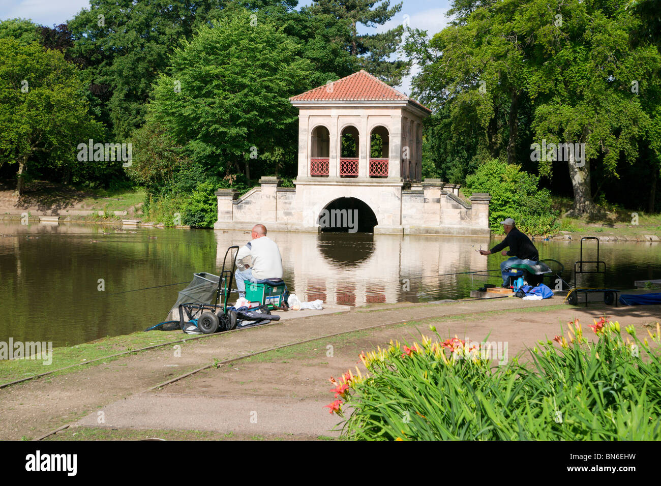 Birkenhead Park est un parc public dans le centre de Birkenhead, sur la Péninsule de Wirral, L'Angleterre. Il a été conçu par Joseph Paxton Banque D'Images