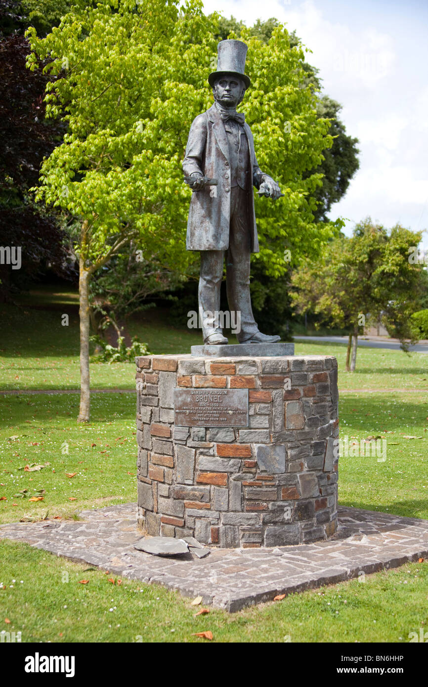Statue d'Isambard Kingdom Brunel, à Pembrokeshire, Pays de Galles Neyland 107623 Vertical Brunel Banque D'Images