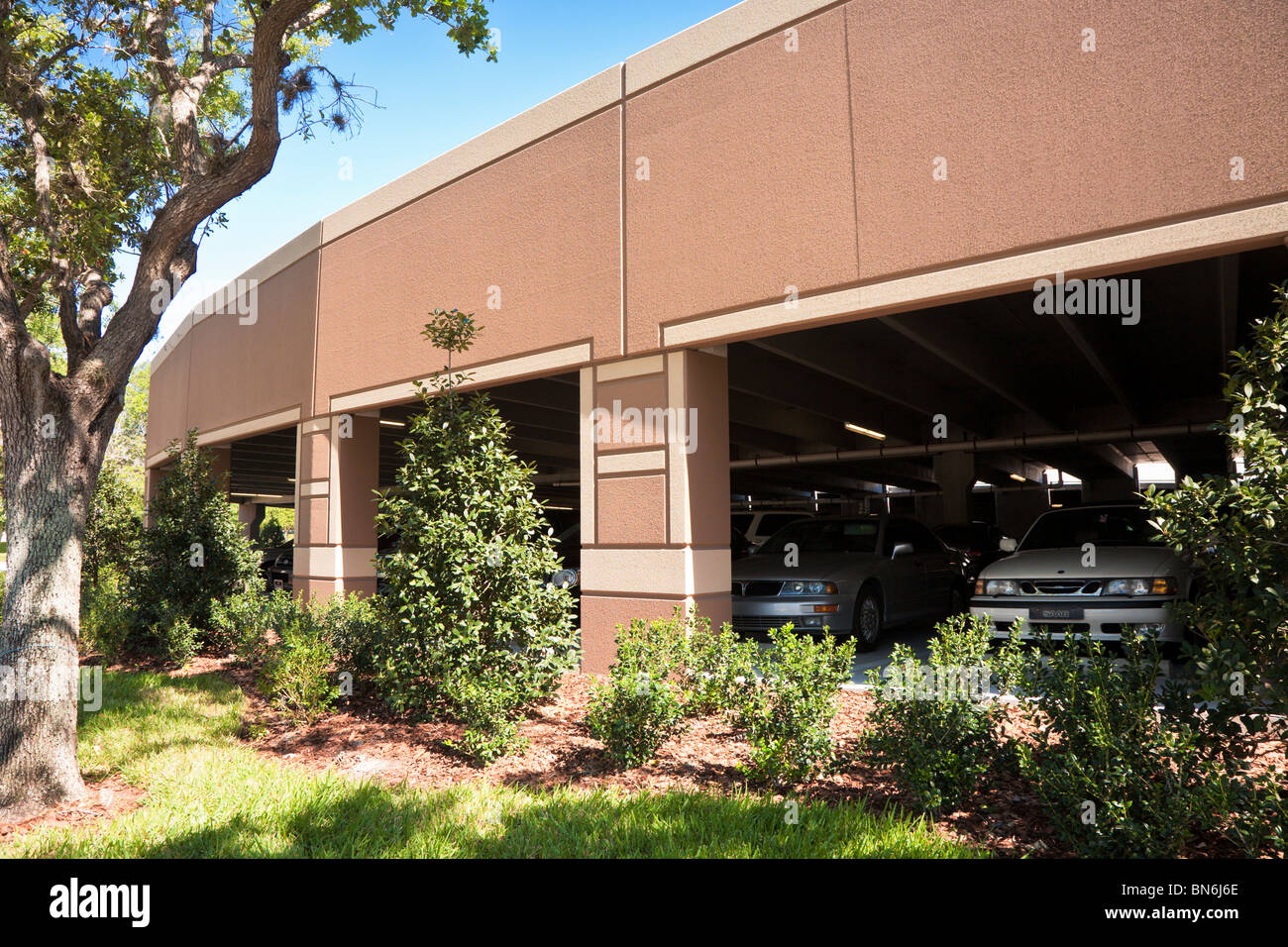 Tampa, FL - Avril 2009 - Les éléments préfabriqués en béton précontraint et parking garage parking à Saint-Pétersbourg, en Floride. Banque D'Images